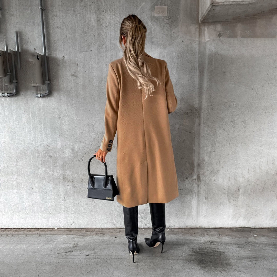 Elegant Double-Breasted Wool Coat with Pockets